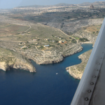 Costeggiando Gozo in idrovolante, si ottiene una visione d’insieme del panorama dell’isola - Foto © C. P.